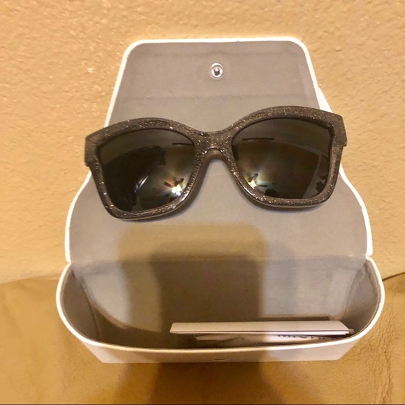 MICHAEL KORS SUNGLASSES - Picture 3 of 8